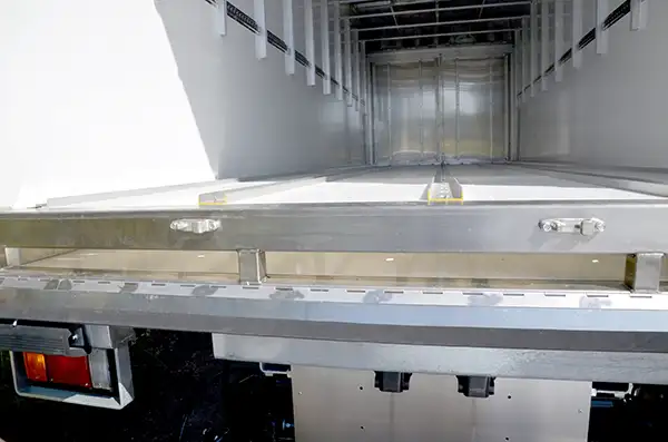 | TRS SERVICE TRS Smithway trailer, for delivering chicks the safe way